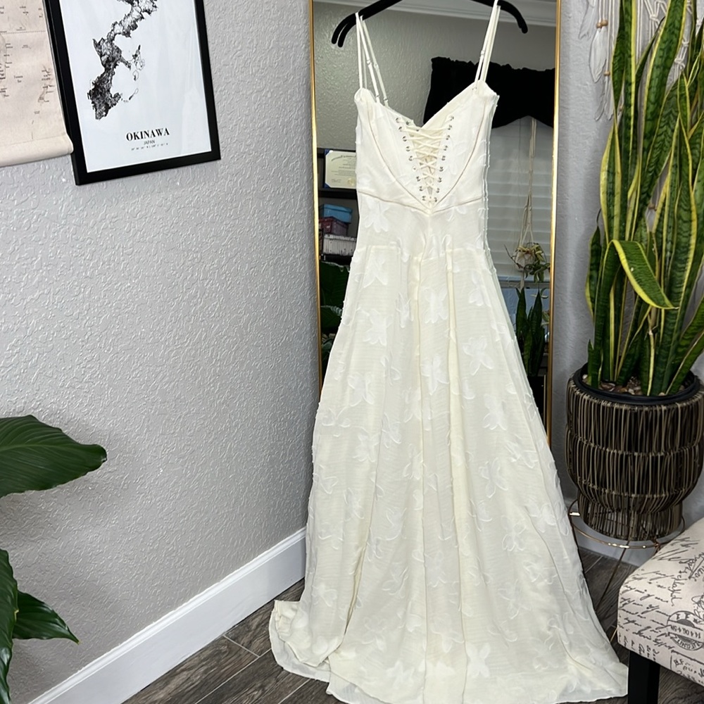HOUSE OF CB 'Seren' Vintage Cream Floral Lace Back Maxi Dress NWOT - Picture 15 of 17
